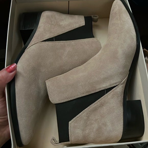 New in box Marc Fisher bootie leather size 10 - Picture 1 of 5